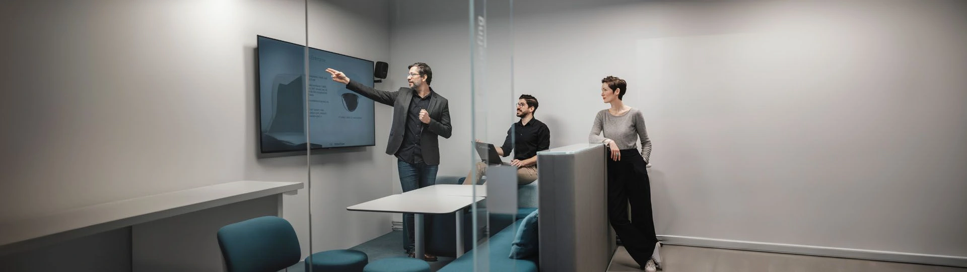 International Sales Manager career opportunity at SIMStation highlighting global business leadership and collaborative office culture.